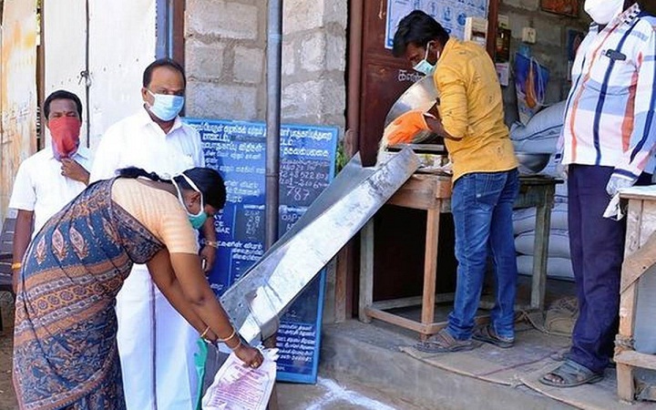 மறுவாழ்வு முகாம் இலங்கை தமிழர்களுக்கும் பொங்கல் பரிசு!