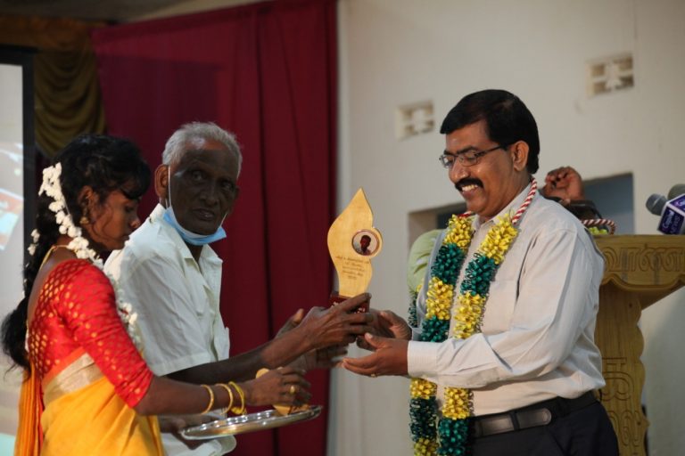 எழுத்தாளர்   சு .வில்வரெத்தினத்தின் 15 வது ஆண்டு நினைவேந்தல் நிகழ்வு  புங்குடுதீவு  நடைபெற்றது