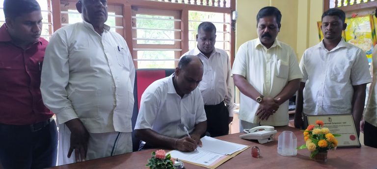 பூநகரி பிரதேச சபையின் தவிசாளராக சிறீரஞ்சன் கடமையேற்றார்