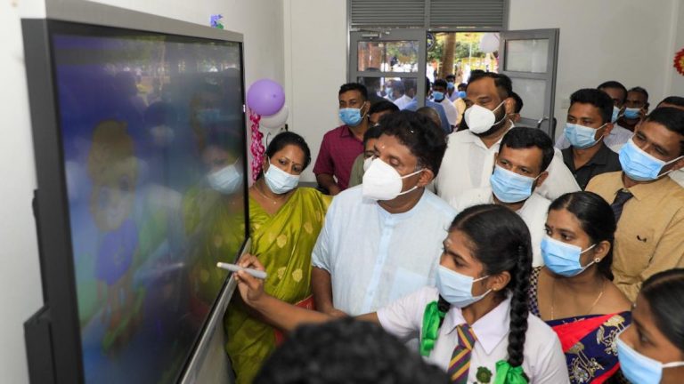 நாட்டு மக்களை பிரித்து ஆட்சிக்கு வந்தவர்களால் அதிகாரத்தில் நீடிக்க முடியாது – சஜித்