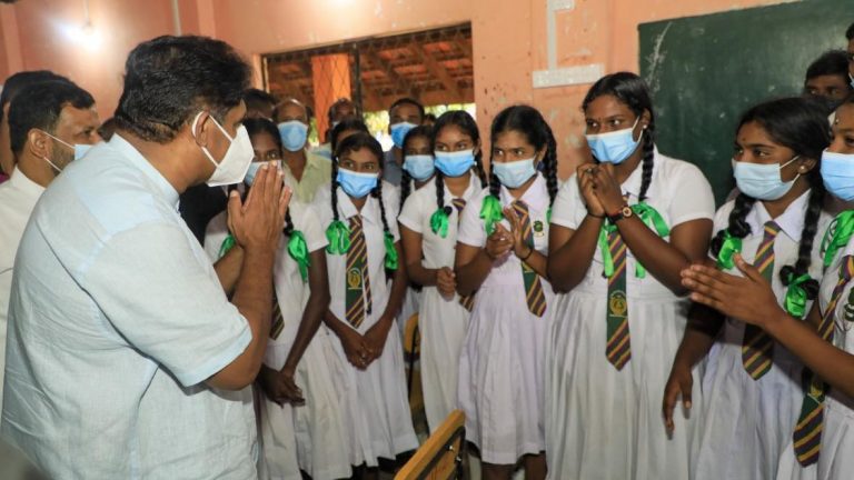 மத்திய வங்கி ஆளுநரின் கருத்துக்கு எதிர்கட்சித் தலைவர் அதிரடி பதில்