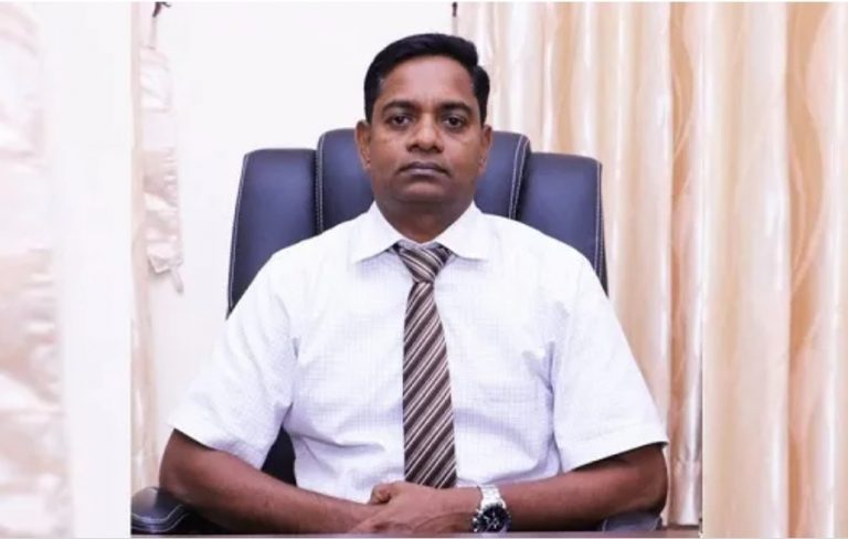 பொறுப்பை ஒப்படைக்காது யாழ்ப்பாணம் போதனா வைத்தியசாலைப் பணிப்பாளர் வெளிநாடு பயணம்