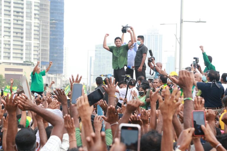 அரசாங்கத்திற்கு கடும் எச்சரிக்கை விடுத்த மக்கள் கூட்டம் – படங்கள் உள்ளே