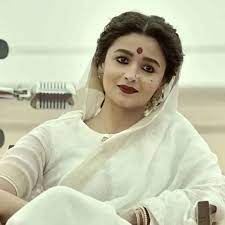 ரகசியங்களைக் காப்பாற்றுவது கஷ்டமாக இருக்கிறது – கங்குபாய் பட  ஹீரோயின்  !