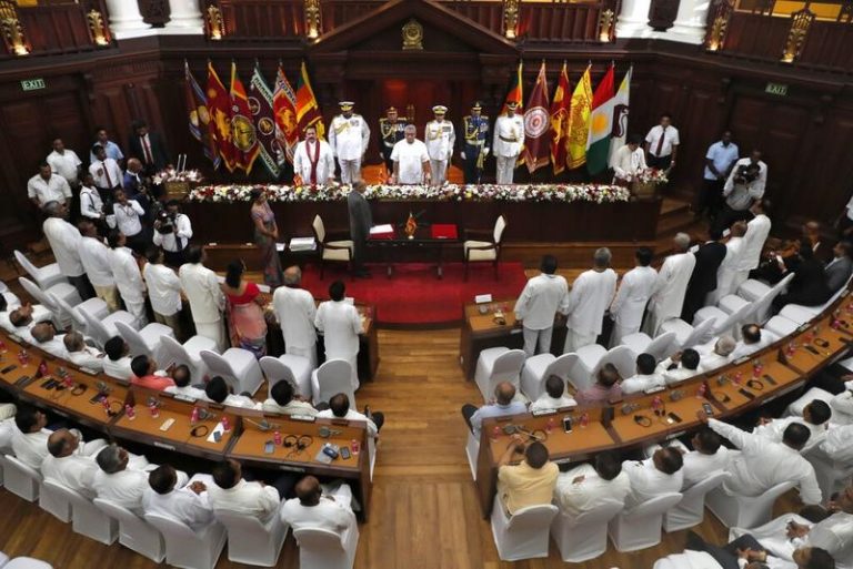 ஒரு தமிழர், ஒரு முஸ்லிம் அடங்களாக 17  ​பேர் அமைச்சர்களாக நியமிப்பு, ஜனாதிபதி, பிரதமர் பதவியில் மாற்றமில்லை