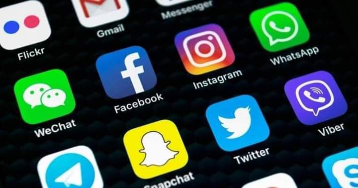 சமூக ஊடகங்களை முடக்கிய கோட்டா அரசாங்கம்