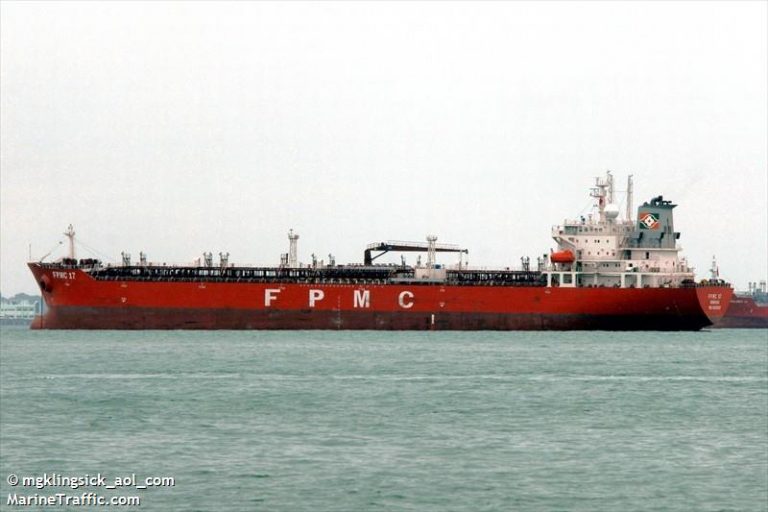 இந்தியாவின் எரிபொருள் கப்பல்கள் இலங்கையை வந்தடைந்தது