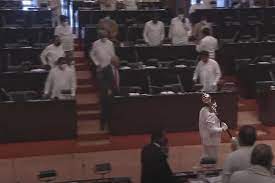 40 சுயேட்சை எம்பிக்கள் எதிர்க்கட்சியில் அமர்ந்தனர்