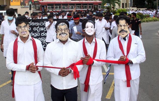 மருத்துவ பீட மாணவர் ஒன்றியத்தின் எதிர்ப்பு பேரணி