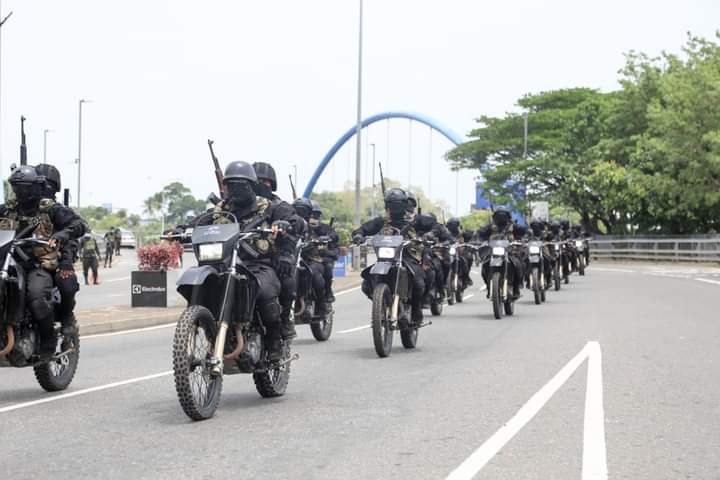 இராணுவ மயமாக காட்சியளிக்கும் கொழும்பு புகைப்பட இணைப்புக்கள் உள்ளே