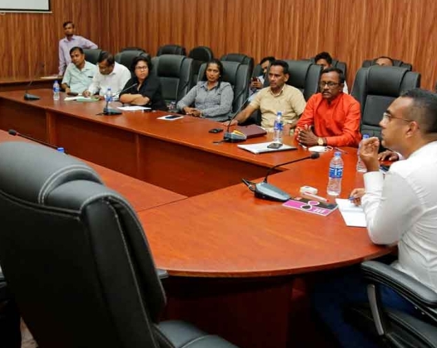 அரச ஊழியர்களை வெளிநாட்டு வேலைக்கு அனுப்ப முடிவு