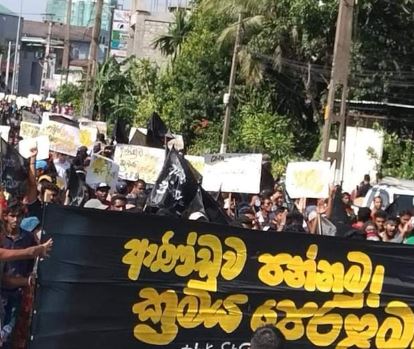 அரசாங்கத்திற்கு எதிராக மாணவர்கள், பிக்குகள் வீதியில் இறங்க முடிவு 