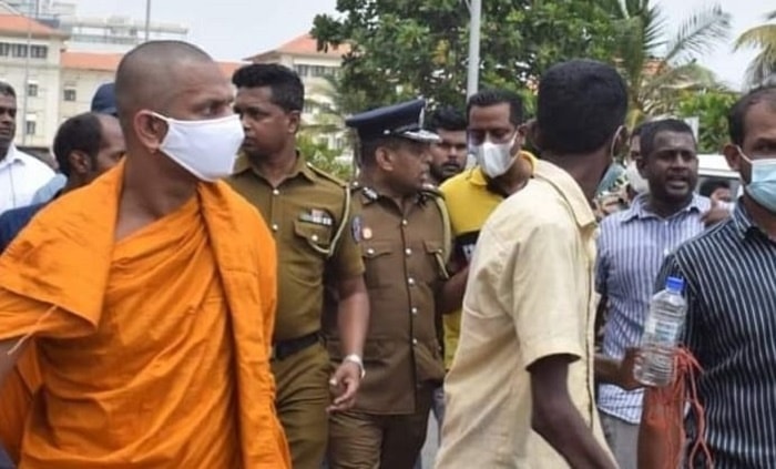 போராட்டக்காரர்கள் தான் உள்ளிட்ட குழுவினரை விரட்டி விரட்டி அடித்ததாக சனத் நிஷாந்த குற்றச்சாட்டு!