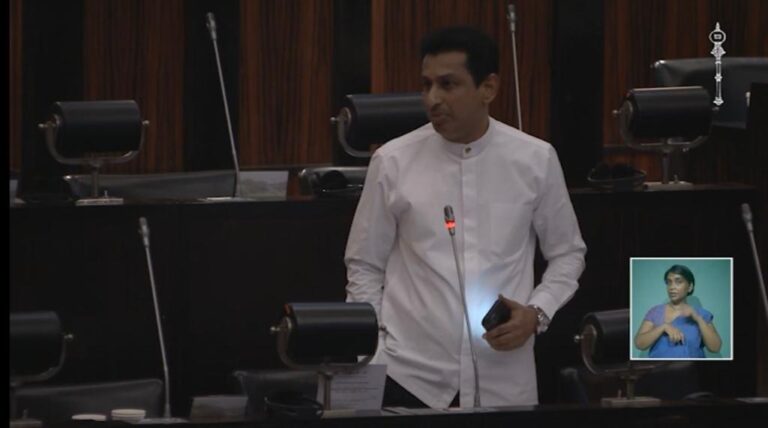 மலையக கர்ப்பிணி பெண்கள் லொறிகளில் வைத்தியசாலை அழைத்துச் செல்லப்படுவதாக குற்றச்சாட்டு