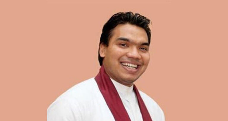 நாட்டை சரியான பாதையில் கொண்டு செல்லக்கூடிய ஒரே நபர்  ரணில்தான்