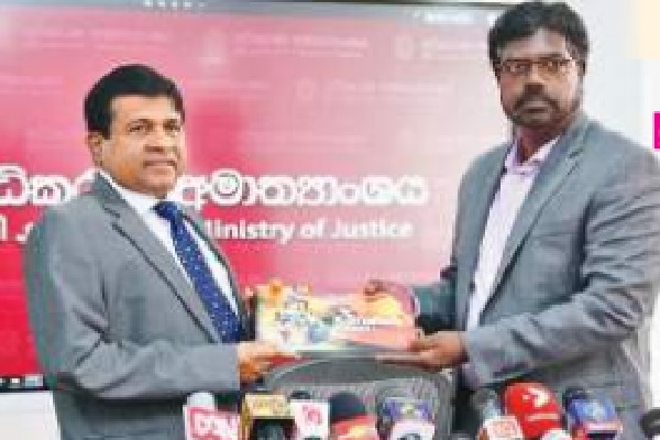 வடக்கு கிழக்கு அபிவிருத்தித் திட்டம் கனேடிய தமிழ் காங்கிரஸ் பிரதிநிதியால் நிதி அமைச்சரிடம் கையளிப்பு