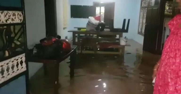 யாழ். குடாநாட்டில் 3 தினங்களாக விடாது பெய்யும் தொடர் மழை