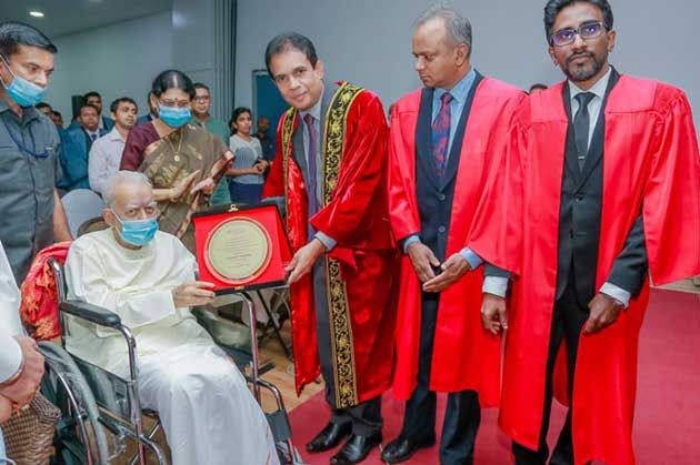 தங்கப் பதக்கம் வென்றார் இரா.சம்பந்தன்..