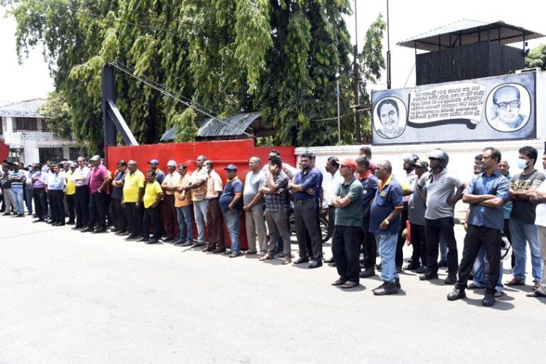 பெற்றோலியக் கூட்டுத்தாபனம் தனியார்மயமாக்கபடுவதற்கு எதிர்ப்பு!