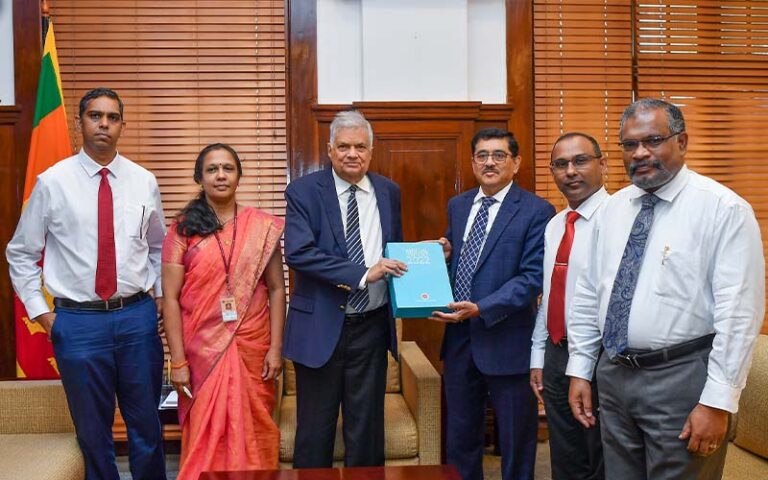 இலங்கை மத்திய வங்கியின் 2022ஆம் ஆண்டிற்கான அறிக்கை ஜனாதிபதியிடம் கையளிப்பு