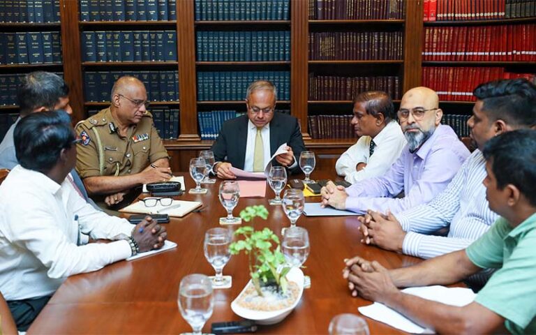 பண்டிகைக் காலத்தில் நடைபாதை வியாபாரிகளின் பிரச்சினைகளுக்குத் தீர்வு!