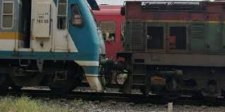 திருகோணமலை சென்ற ரயில் தடம்புரண்டு விபத்து. 16 பேர் காயம்