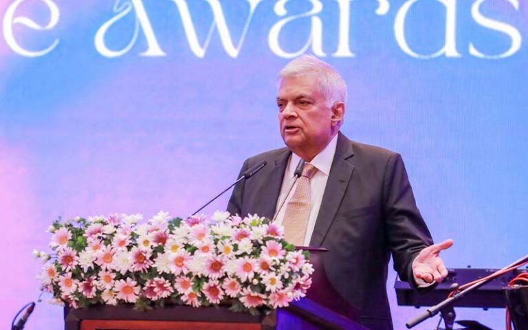 உலகம் முழுவதும் அறிவுப் புரட்சியை நோக்கி நகர்ந்து கொண்டிருக்கிறது!