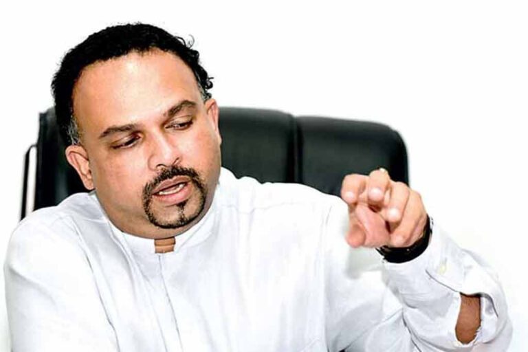 பதவியேற்றார் நவீன்