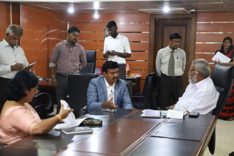 கிழக்கு மீனவர்கள் பிரச்சினையை அமைச்சர் டக்ளஸின் நேரடி கவனத்திற்கு கொண்டுசென்ற ஆளுநர் செந்தில்