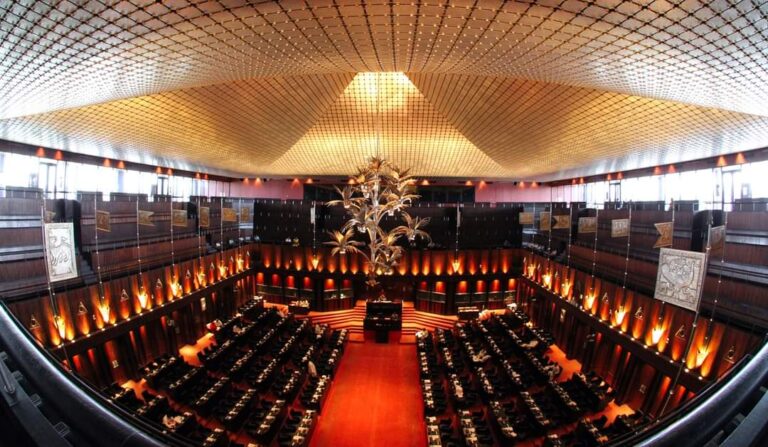 வங்கித் தொழில் சட்டமூலம் நிறைவேற்றம்