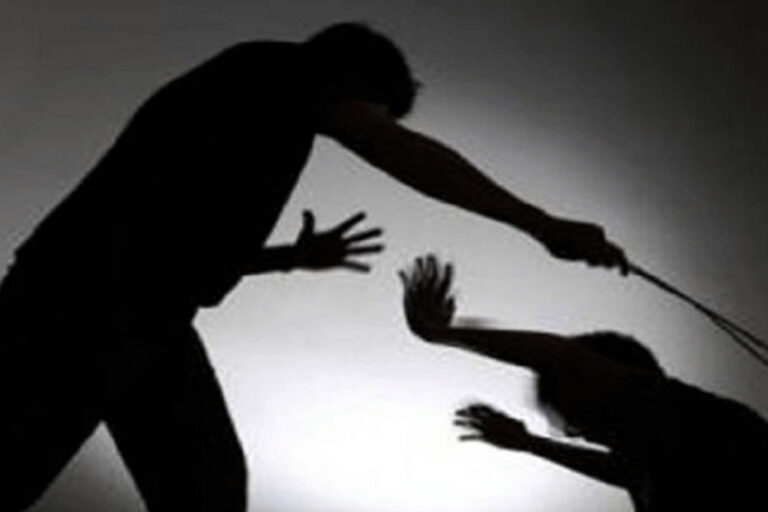 சிறுமியை கடுமையாக தாக்கிய அதிபர் கைது