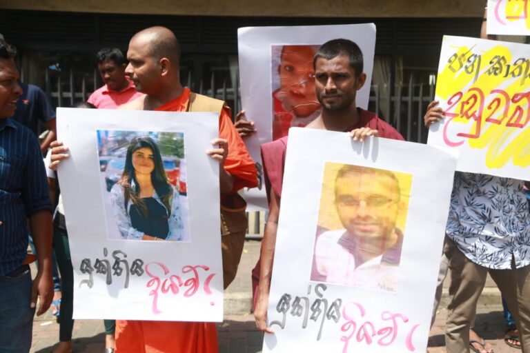 தரம் குறைந்த மருந்து கொடுத்து கொல்லாதே! கொழும்பில் எதிர்ப்பு ஆர்ப்பாட்டம்