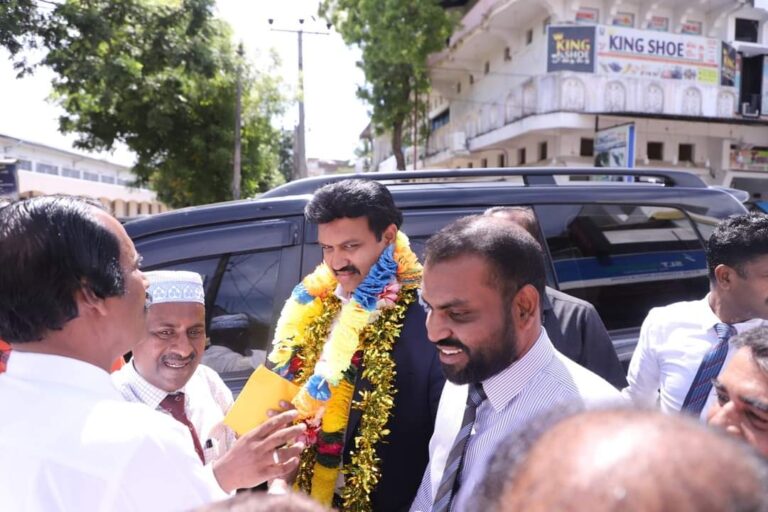 கிழக்கு முஸ்லிம் சமூகத்தின் பேராதரவு கிழக்கு ஆளுநருக்கு