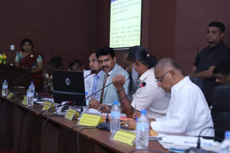 ஆளுநர் தலைமையில் இடம்பெற்ற திருமலை மாவட்ட அபிவிருத்தி குழு கூட்டம்