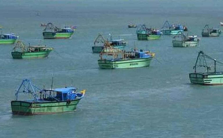 ராமேசுவரம் மீனவர்கள் மீது தாக்குதல்: இலங்கை கடற்படை மீது குற்றச்சாட்டு