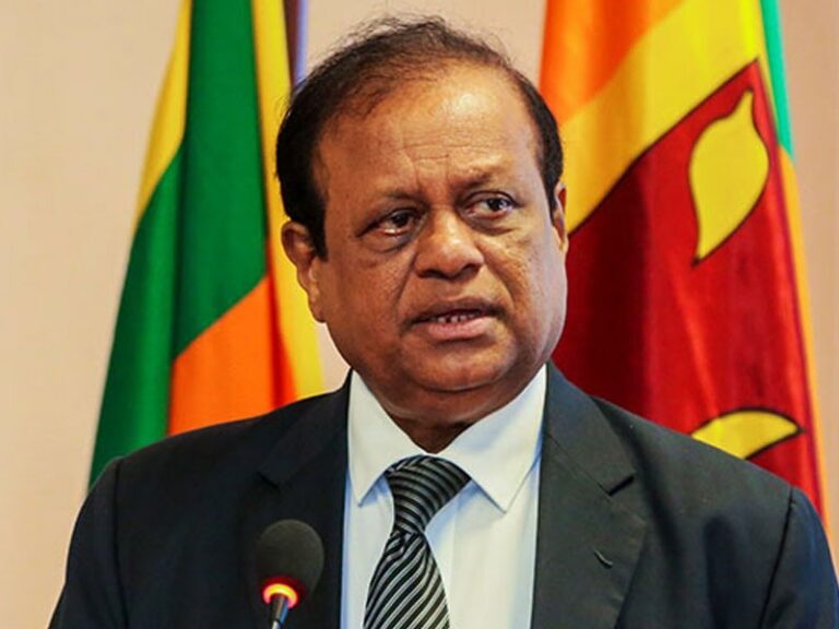 இணையதளம், டிஜிட்டல் தொழில்நுட்பத்தை தவறாகப் பயன்படுத்துவதால் பல சமூகப் பிரச்சினைகள் ஏற்படுகின்றன