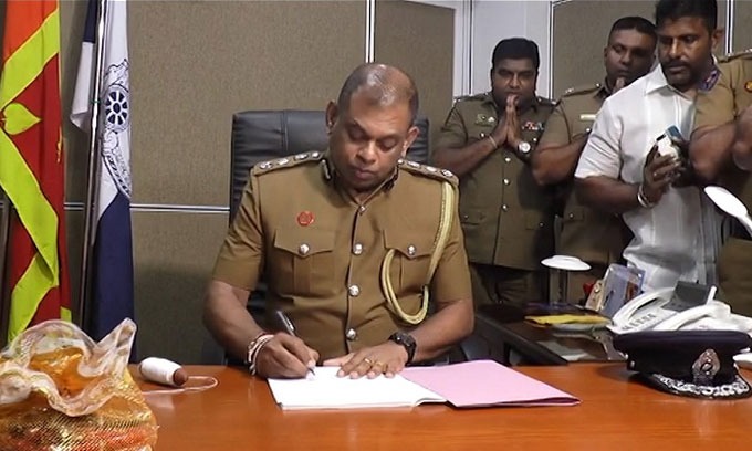 பதில் பொலிஸ் மா அதிபர் கடமைகளை பொறுப்பேற்றார் தேஷபந்து தென்னகோன்