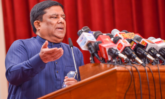 இன்னும் 12 வருடங்களுக்கு நாடு ரணிலிடம் இருந்தால் வளரும் இன்றேல் அழியும்!