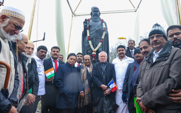 பிரான்ஸில் திருவள்ளுவர் சிலையை திறந்து வைத்த கிழக்கு மாகாண ஆளுநர் செந்தில் தொண்டமான்!