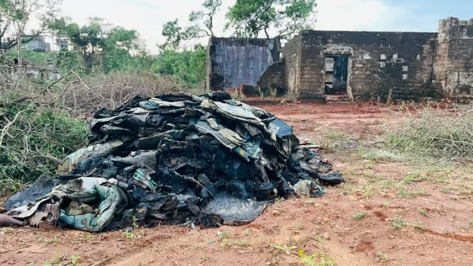 யாழ்ப்பாணம் – காங்கேசன்துறை பகுதியில் பெருமளவான இராணுவ அங்கிகள் மீட்பு