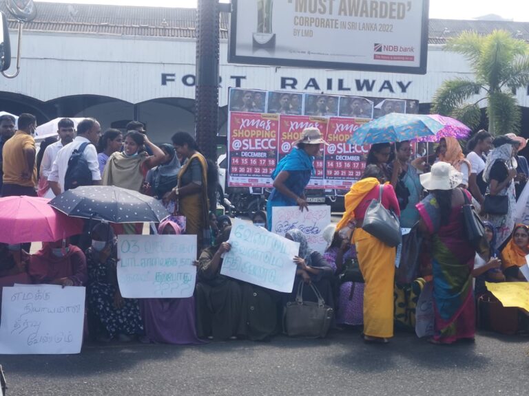 “வாக்குறுதிகளை நிறைவேற்றுங்கள்” – எதிர்ப்பு ஆர்ப்பாட்டம்