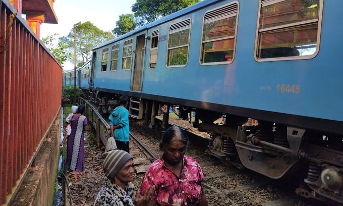 டிக்கிரி மெனிகே தடம்புரள்வு – மலையக ரயில் சேவையில் தாமதம்