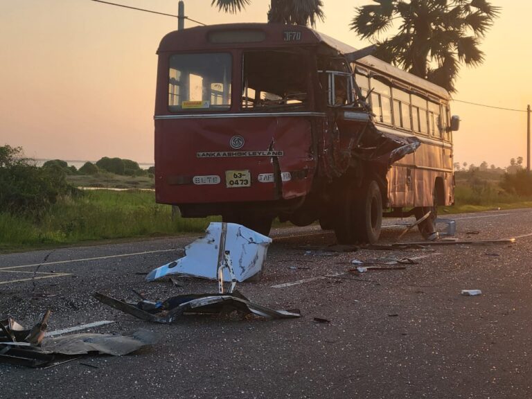 ஊர்காவற்றுறையில் கோர விபத்து : எட்டு பேர் வைத்தியசாலையில்