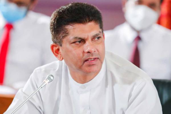 இராஜாங்க அமைச்சராக லொஹான் ரத்வத்த பதவி பிரமாணம்