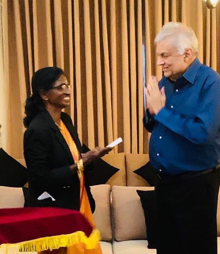 சாதனை படைத்த மூதாட்டியை நேரில் அழைத்து பரிசுடன் வாழ்த்திய ஜனாதிபதி
