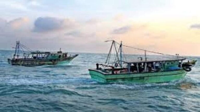 6 தமிழக மீனவர்கள் இரண்டு படகுகளுடன் கைது!