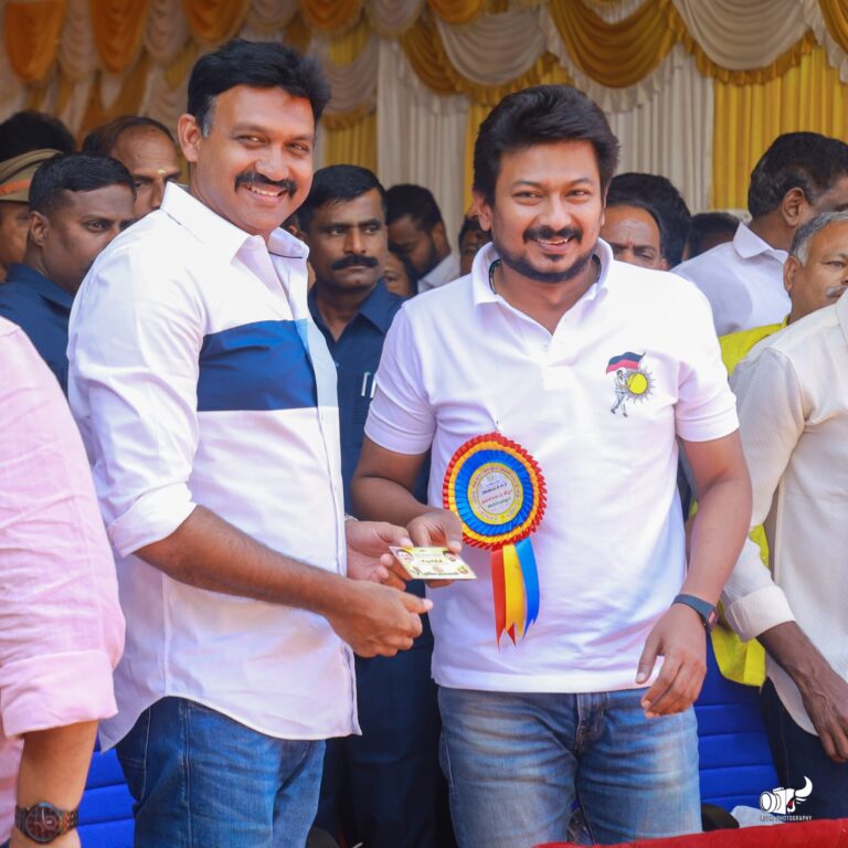 ஜல்லிக்கட்டில் வென்றது  இ.தொ.கா தலைவர் செந்திலின் காளை! அமைச்சர் உதயநிதி கரங்களால் பரிசு