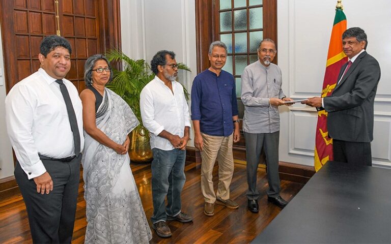 ஜனாதிபதி நியமித்த குழுவால்புதிய சட்ட வரைவு கையளிப்பு!