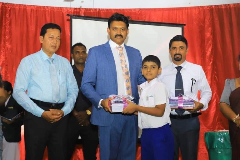 கிழக்கில் 4,09,109 மாணவர்களுக்கு புத்தகம் சீருடை திட்டம் அம்பாறையில் முன்னெடுப்பு