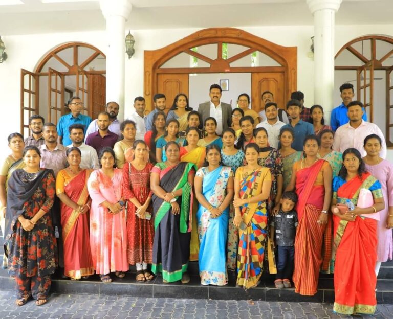 இந்தியாவில் இருந்து நாடு திரும்பிய பட்டதாரிகளுக்கு வேலைவாய்ப்பும் நிதி உதவியும்